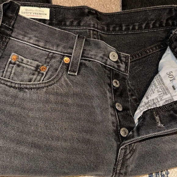 Levi's Black Straight Leg Jeans with Vintage Look - Picture 7 of 7